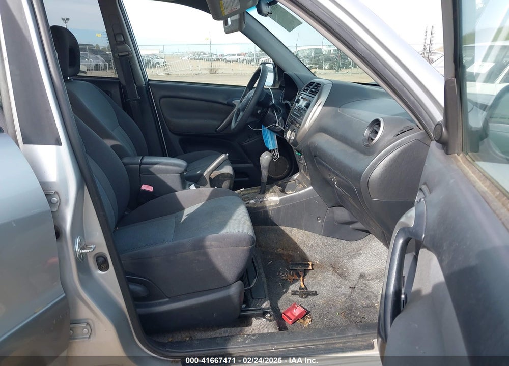 2004 TOYOTA RAV4 VIN: JTEGD20V040006280