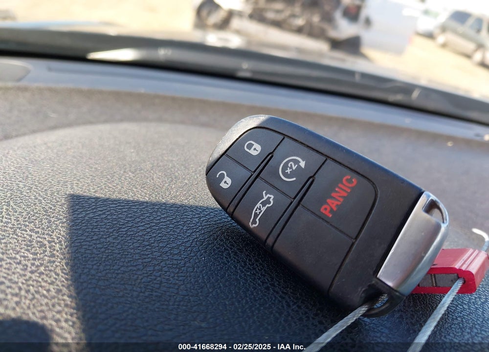 2019 CHRYSLER 300 VIN: 2C3CCAKG8KH610865