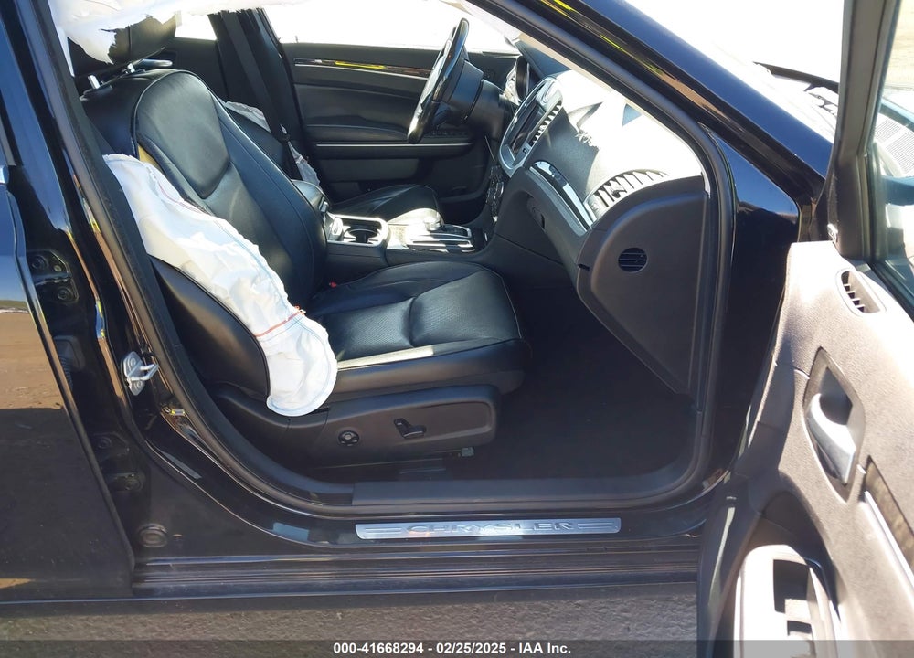 2019 CHRYSLER 300 VIN: 2C3CCAKG8KH610865