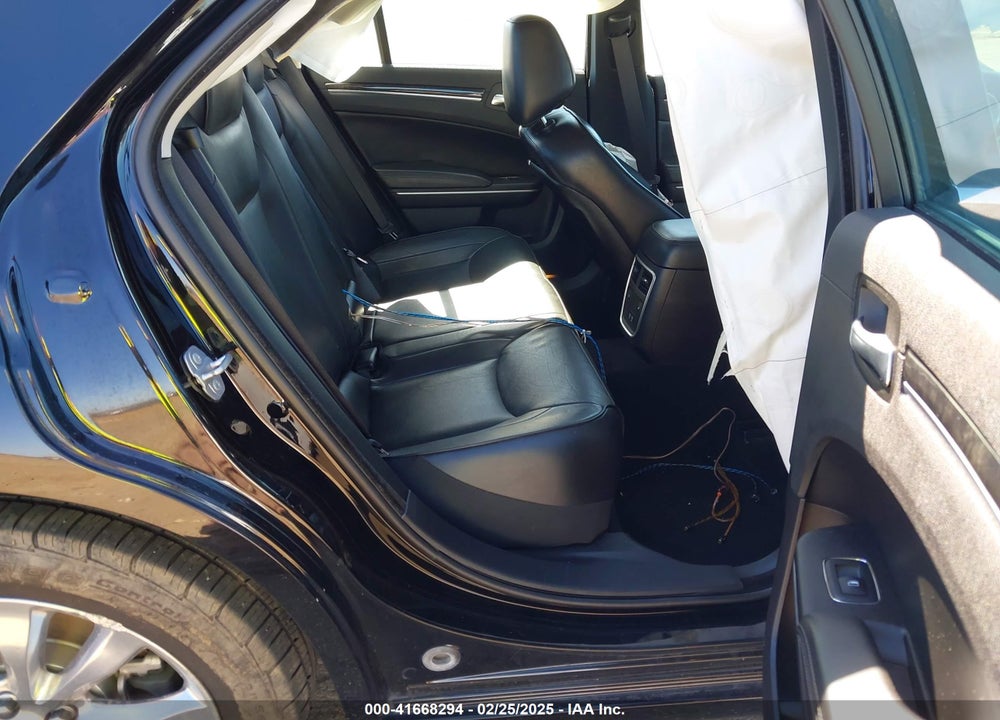 2019 CHRYSLER 300 VIN: 2C3CCAKG8KH610865