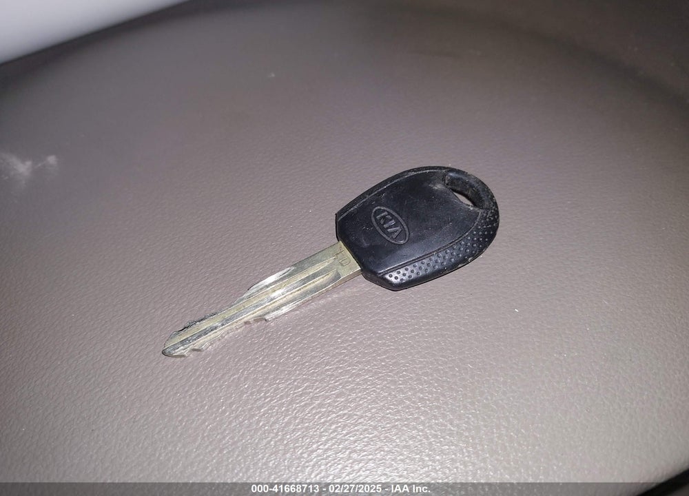 2009 KIA SPORTAGE VIN: KNDJF724197602759