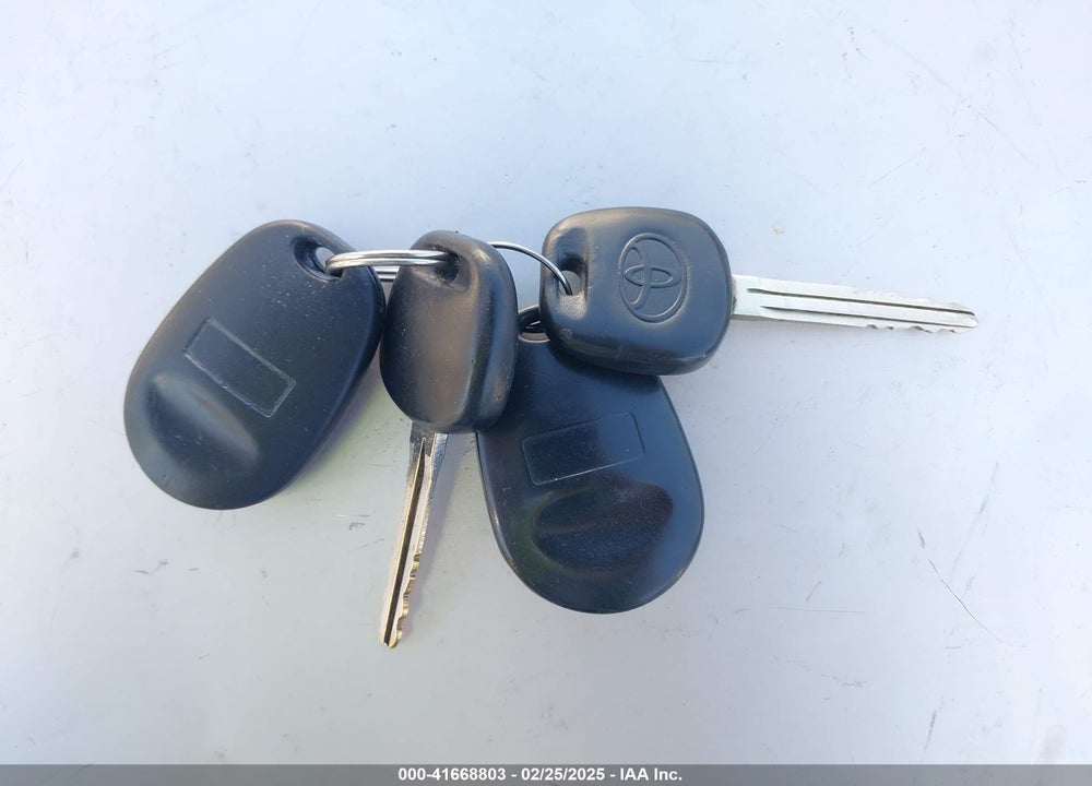 2004 TOYOTA SIENNA XLE VIN: 5TDZA22C74S198263