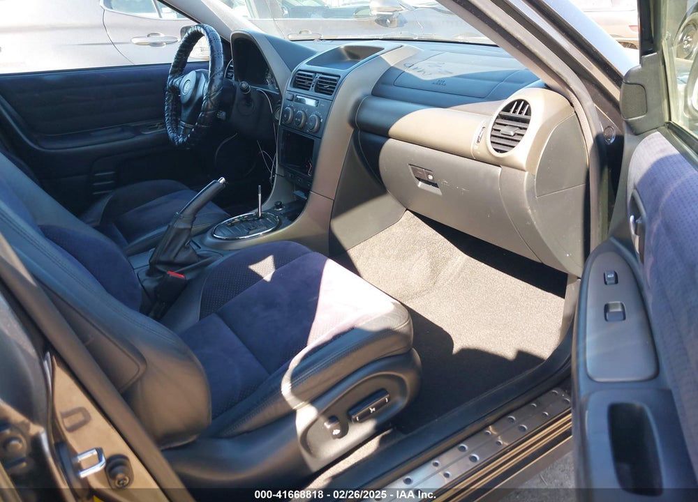 2001 LEXUS IS 300 VIN: JTHBD182410005047