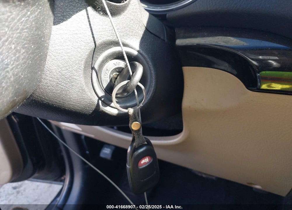 2011 KIA SORENTO VIN: 5XYKT3A13BG038697
