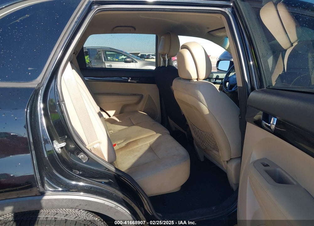 2011 KIA SORENTO VIN: 5XYKT3A13BG038697