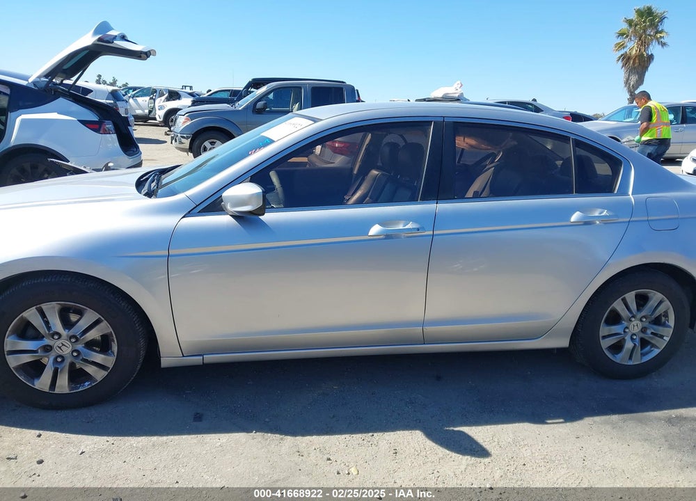 2011 HONDA ACCORD VIN: 1HGCP2F60BA054011