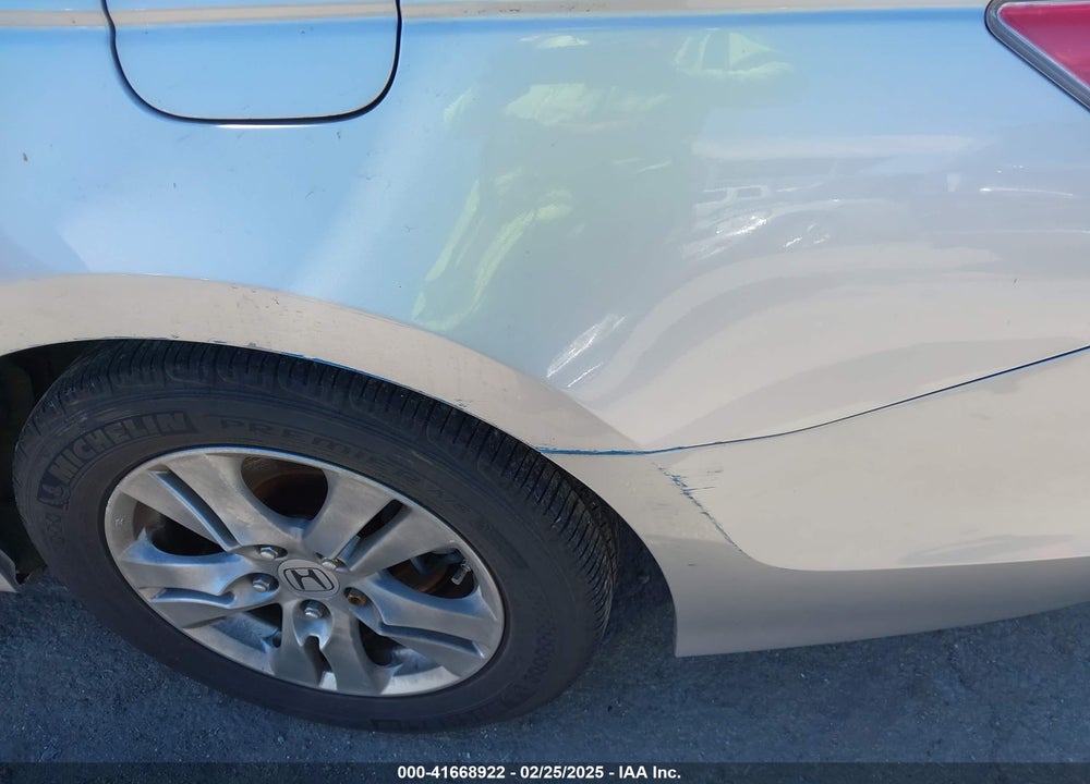 2011 HONDA ACCORD VIN: 1HGCP2F60BA054011
