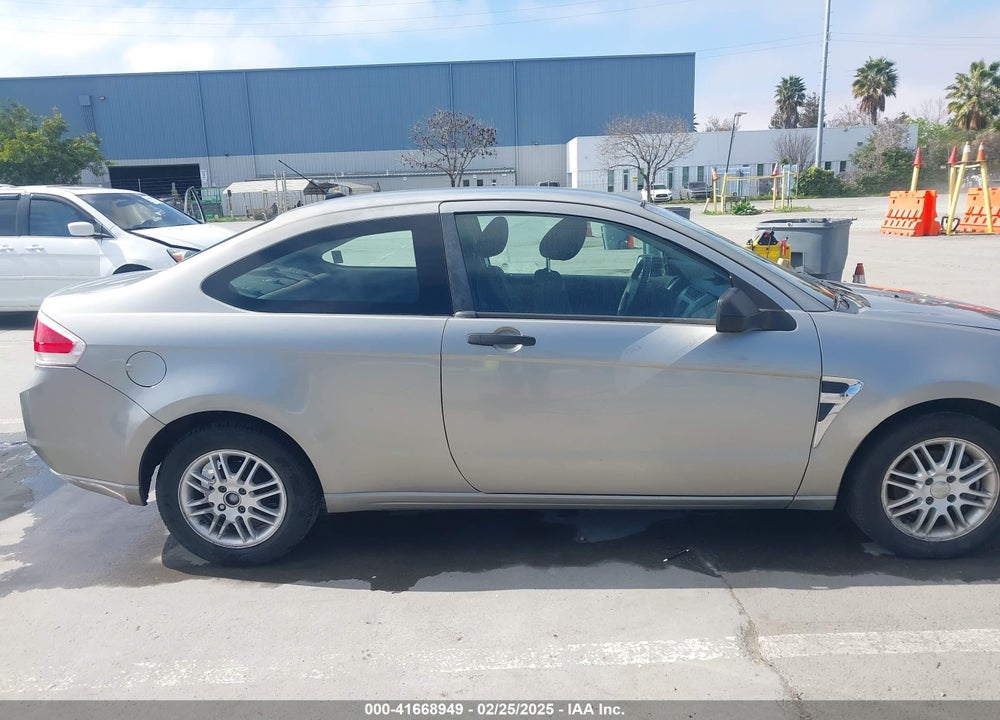 2008 FORD FOCUS VIN: 1FAHP33NX8W135881