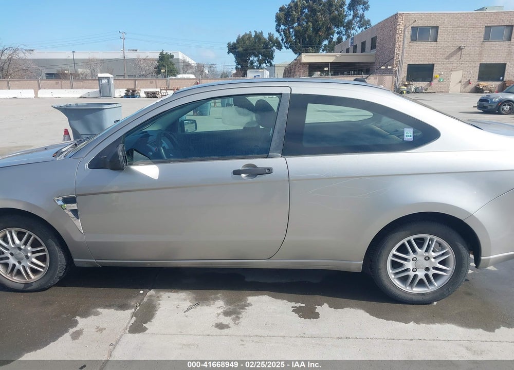 2008 FORD FOCUS VIN: 1FAHP33NX8W135881