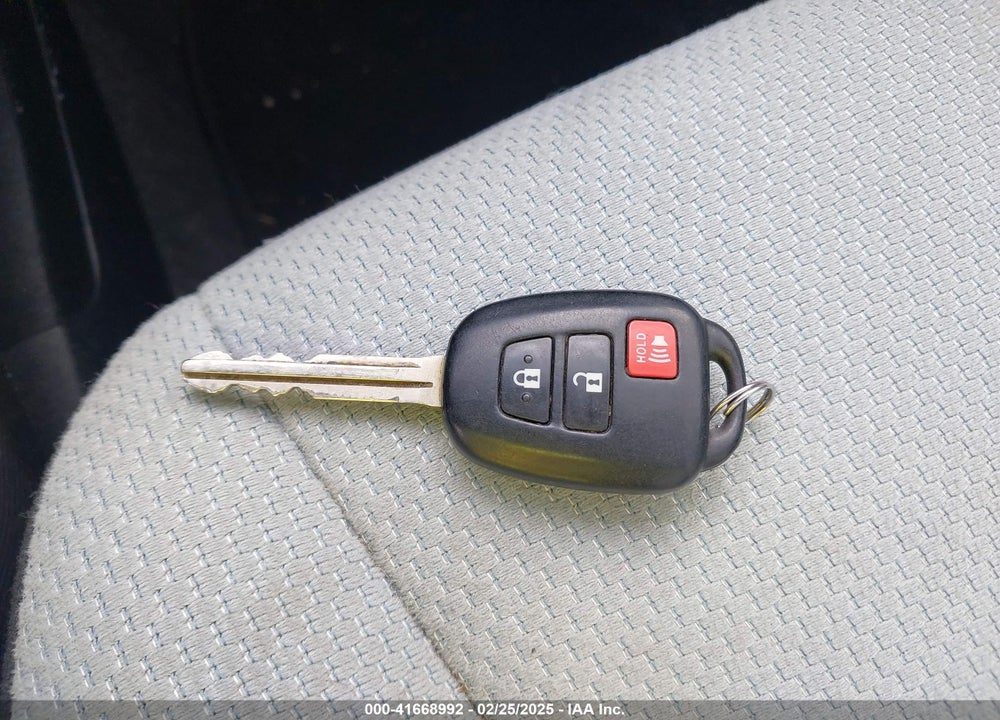 2015 TOYOTA PRIUS C VIN: JTDKDTB35F1108168