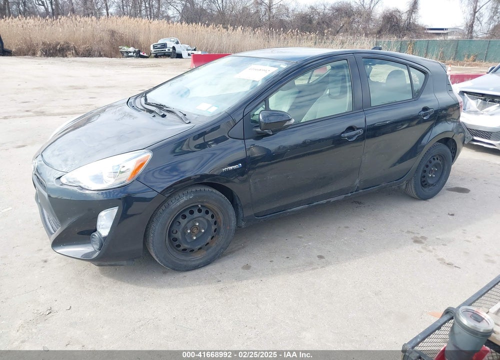 2015 TOYOTA PRIUS C VIN: JTDKDTB35F1108168