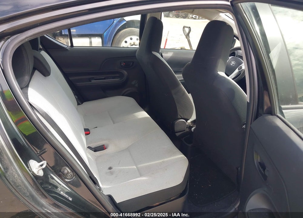 2015 TOYOTA PRIUS C VIN: JTDKDTB35F1108168