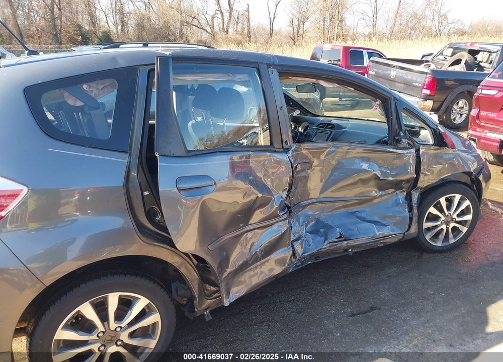 2012 HONDA FIT VIN: JHMGE8H68CC020795