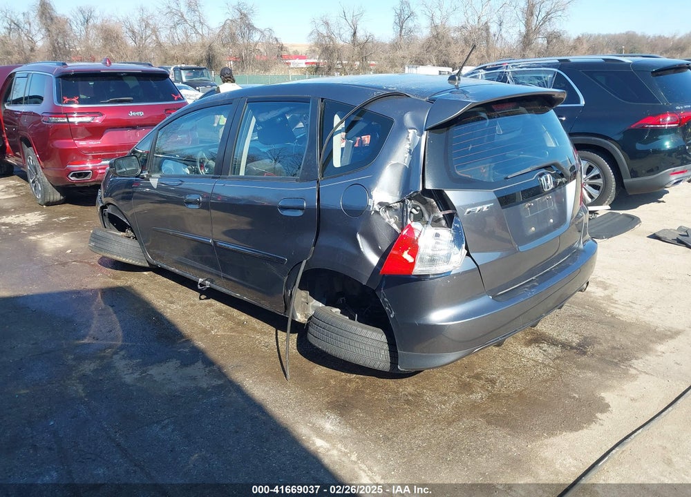 2012 HONDA FIT VIN: JHMGE8H68CC020795