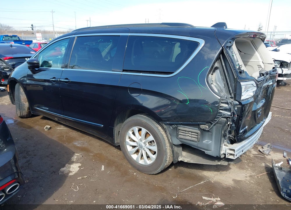 2017 CHRYSLER PACIFICA TOURING L VIN: 2C4RC1BG4HR583382