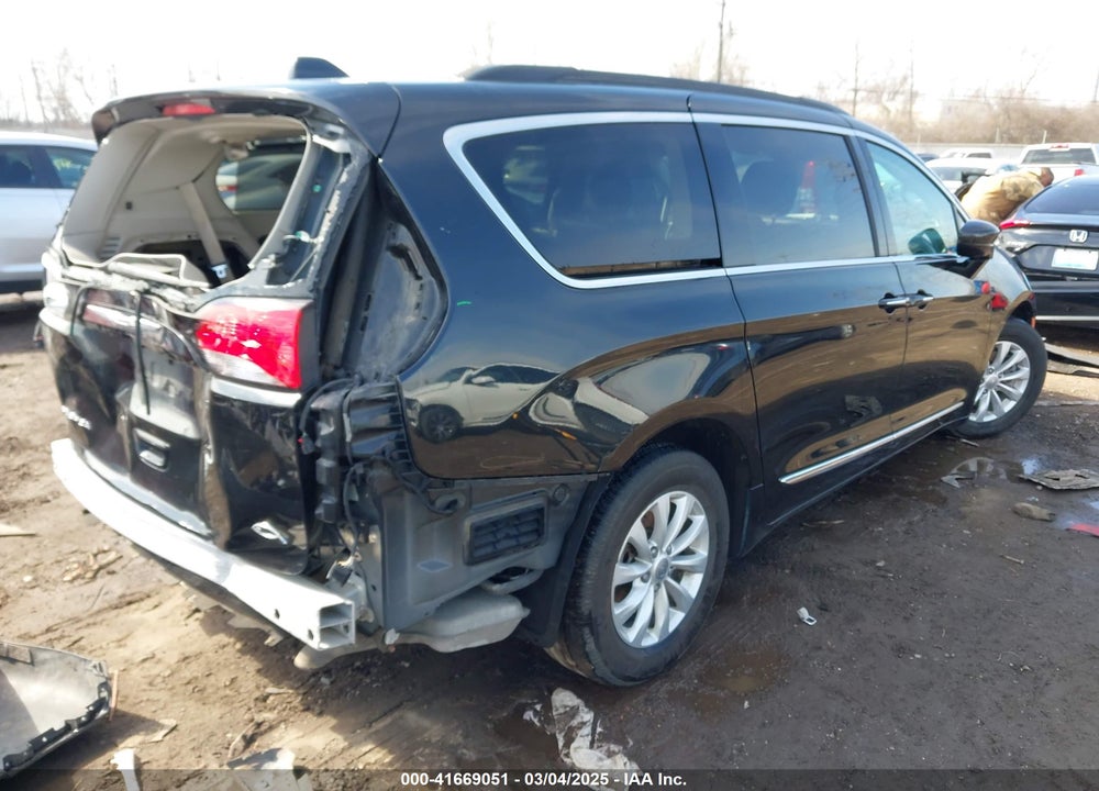 2017 CHRYSLER PACIFICA TOURING L VIN: 2C4RC1BG4HR583382