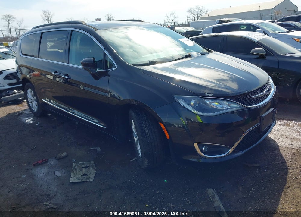 2017 CHRYSLER PACIFICA TOURING L VIN: 2C4RC1BG4HR583382