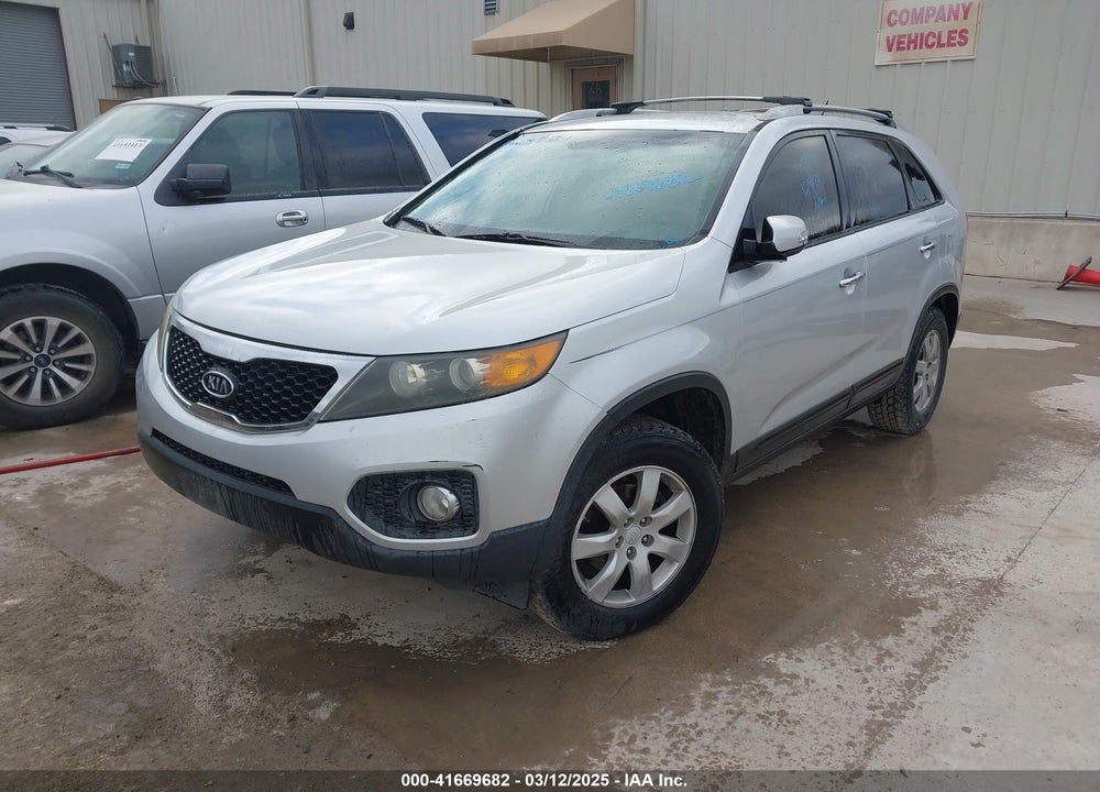 2011 KIA SORENTO VIN: 5XYKT3A13BG129131