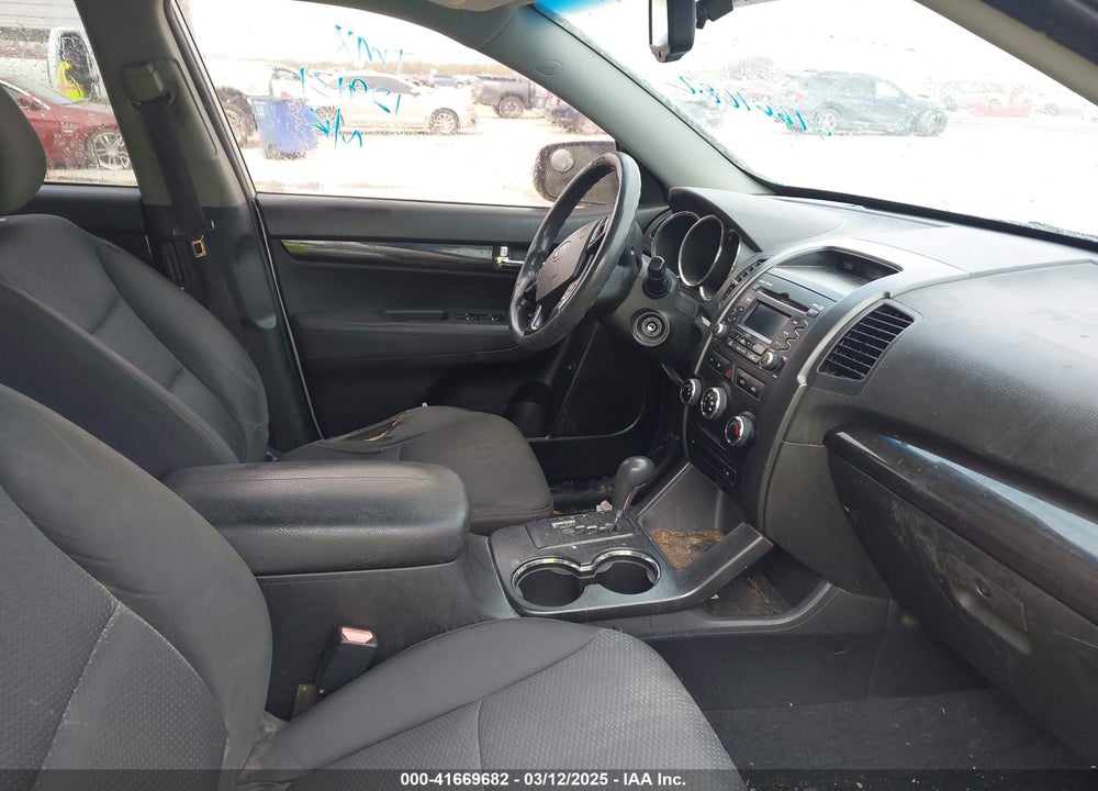 2011 KIA SORENTO VIN: 5XYKT3A13BG129131