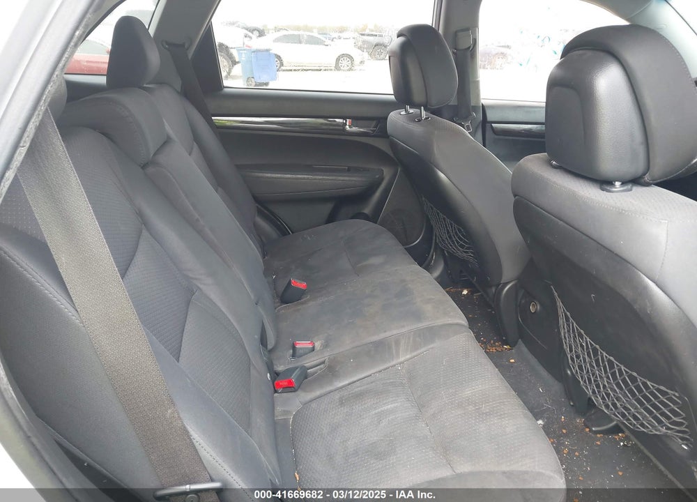 2011 KIA SORENTO VIN: 5XYKT3A13BG129131