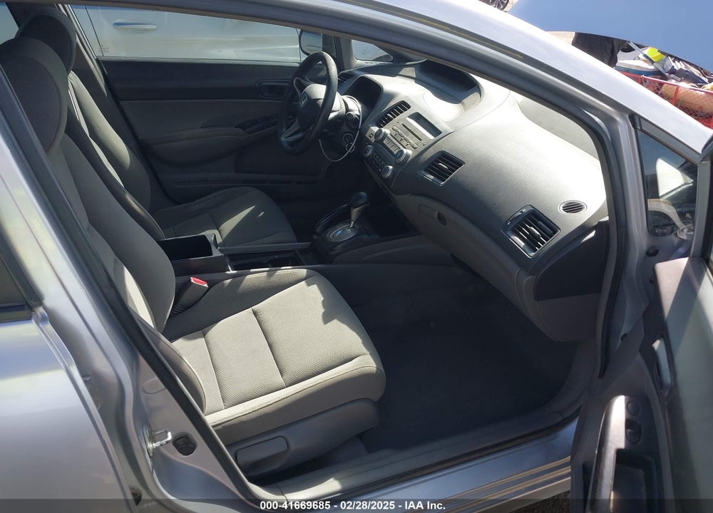 2010 HONDA CIVIC VIN: 19XFA1F3XAE025575