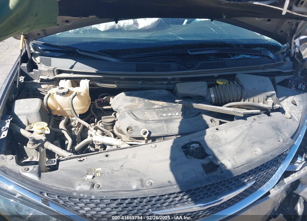 2018 CHRYSLER PACIFICA VIN: 2C4RC1CG1JR292570