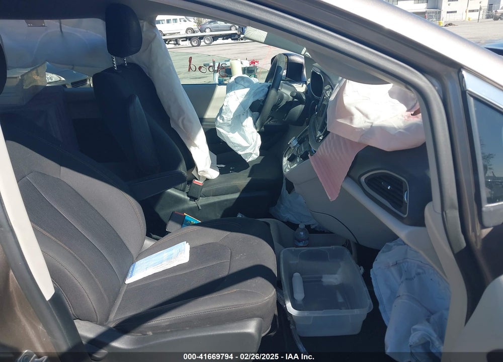 2018 CHRYSLER PACIFICA VIN: 2C4RC1CG1JR292570