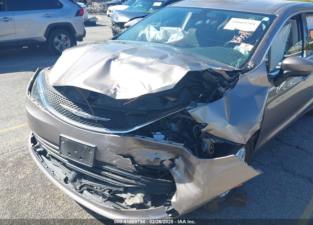 2018 CHRYSLER PACIFICA VIN: 2C4RC1CG1JR292570