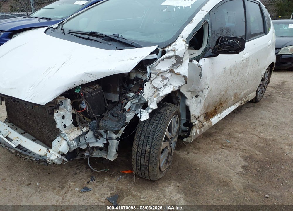 2013 HONDA FIT VIN: JHMGE8G55DC075649