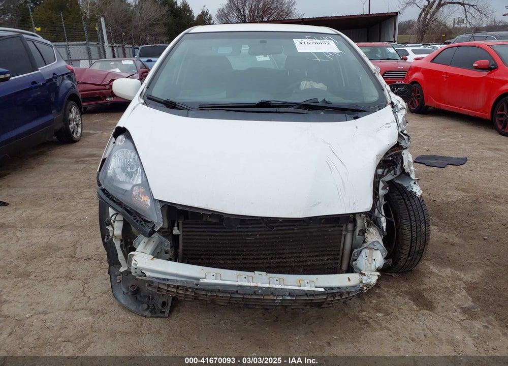 2013 HONDA FIT VIN: JHMGE8G55DC075649