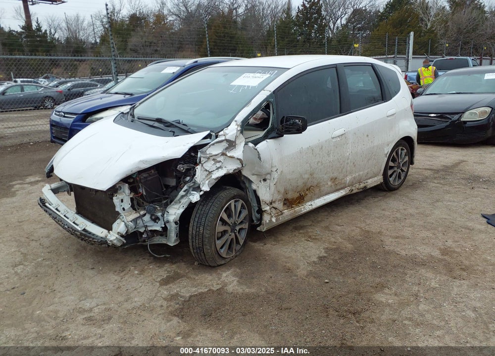 2013 HONDA FIT VIN: JHMGE8G55DC075649