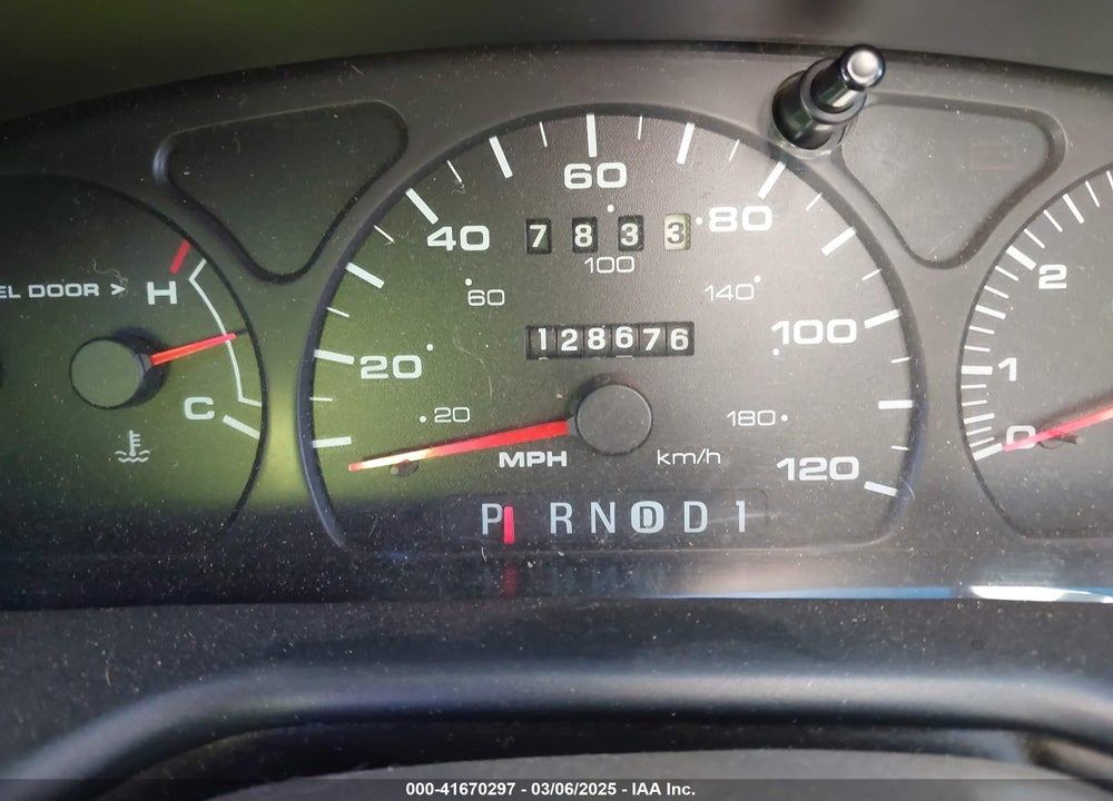 2001 FORD TAURUS VIN: 1FAFP52UX1A139542