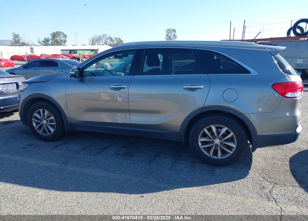 2016 KIA SORENTO VIN: 5XYPG4A35GG120195