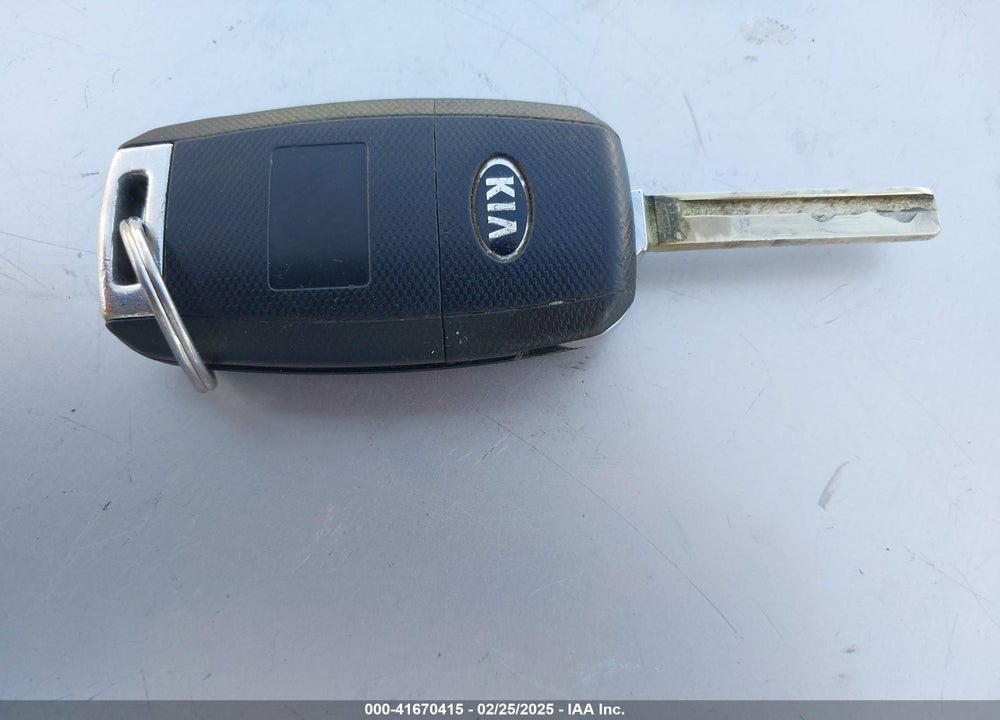 2016 KIA SORENTO VIN: 5XYPG4A35GG120195