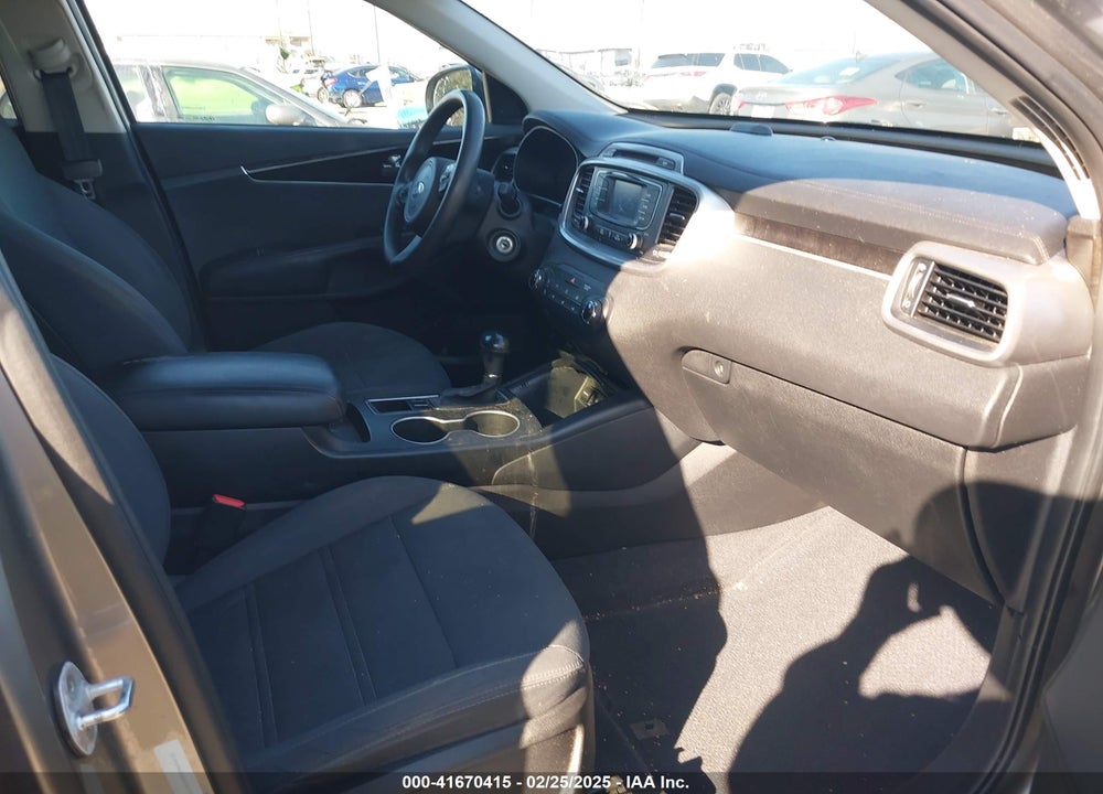2016 KIA SORENTO VIN: 5XYPG4A35GG120195