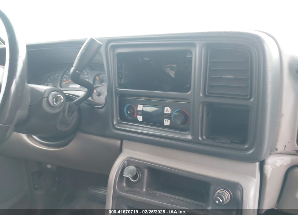 2003 CHEVROLET SUBURBAN 1500 LT VIN: 3GNFK16Z33G213287