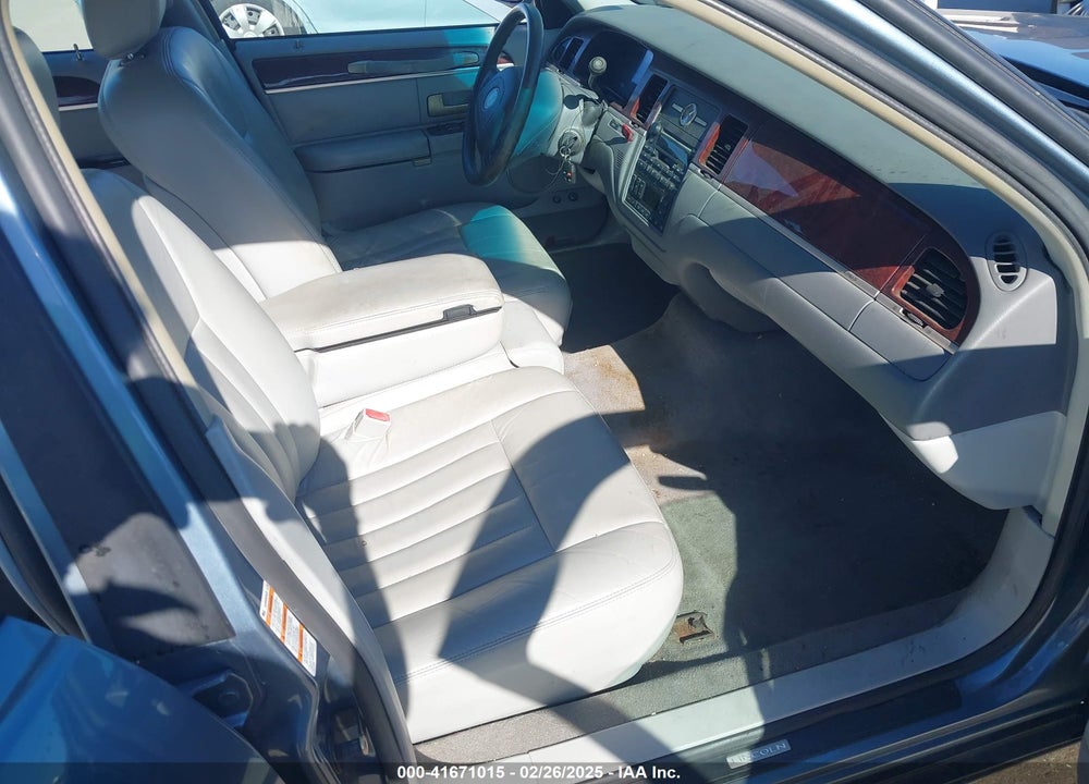 2004 LINCOLN TOWN CAR SIGNATURE VIN: 1LNHM81W94Y637139