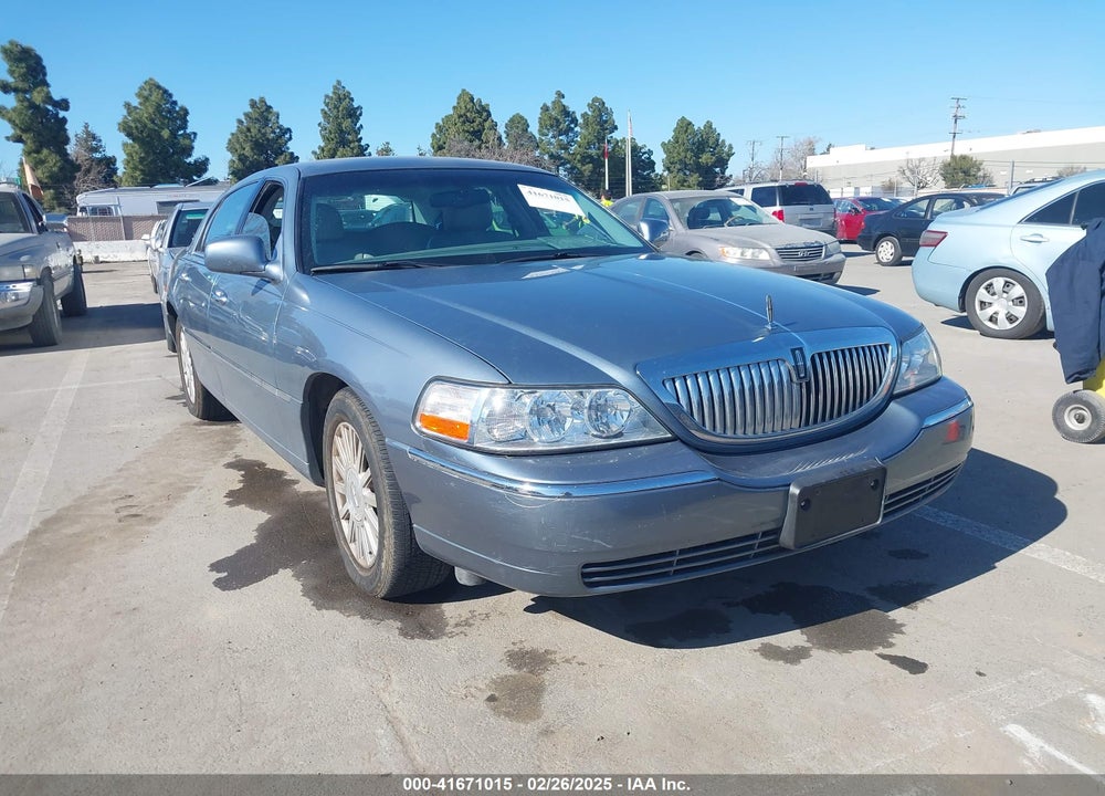 2004 LINCOLN TOWN CAR SIGNATURE VIN: 1LNHM81W94Y637139