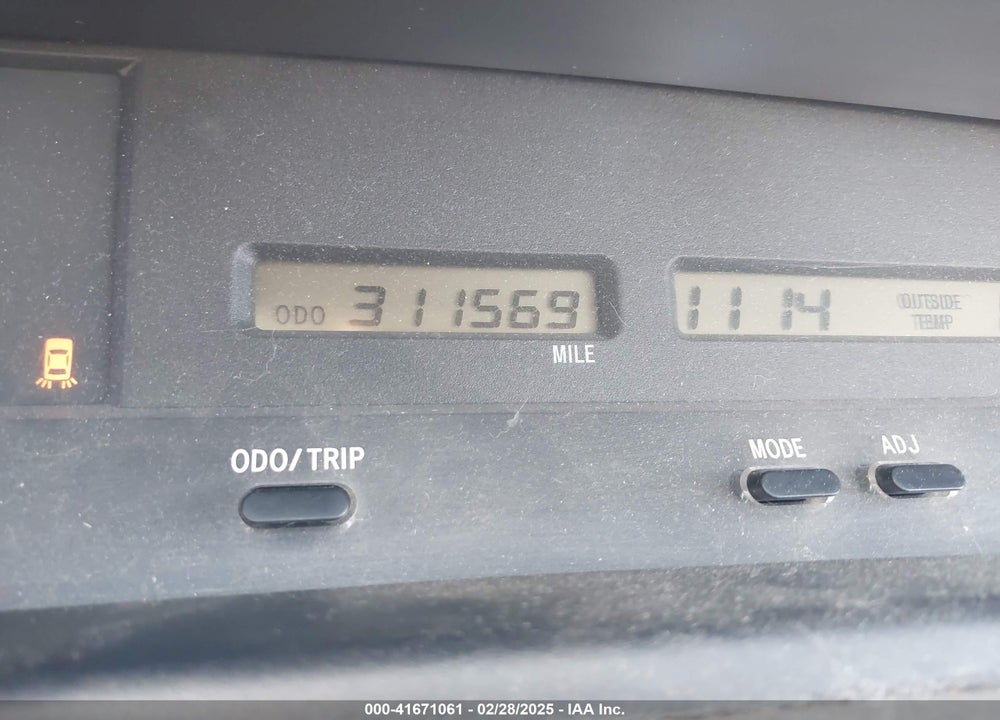 2001 TOYOTA AVALON XL VIN: 4T1BF28B11U116211