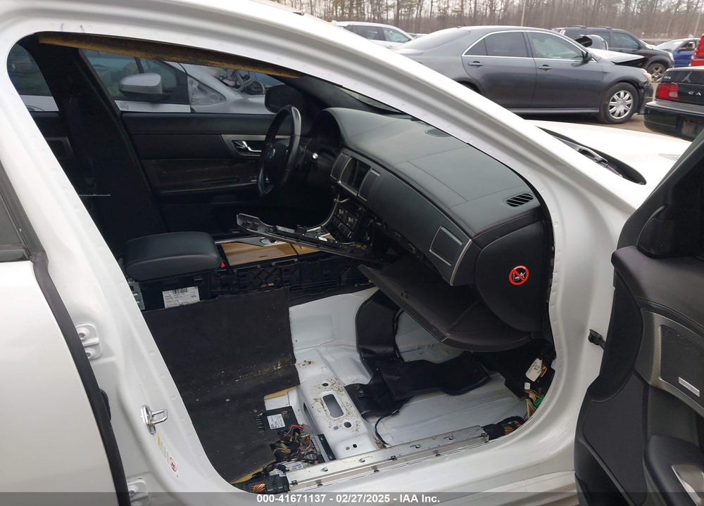 2011 JAGUAR XF VIN: SAJWA0JC1BMR88080