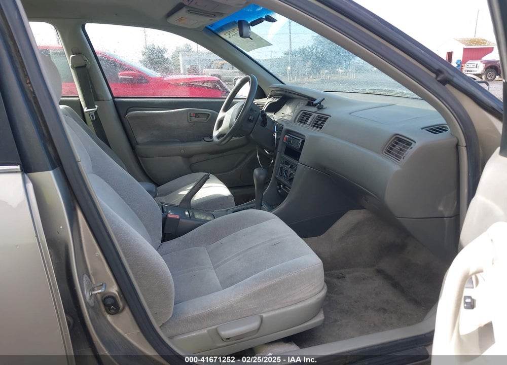 1997 TOYOTA CAMRY LE VIN: JT2BG22K0V0076817