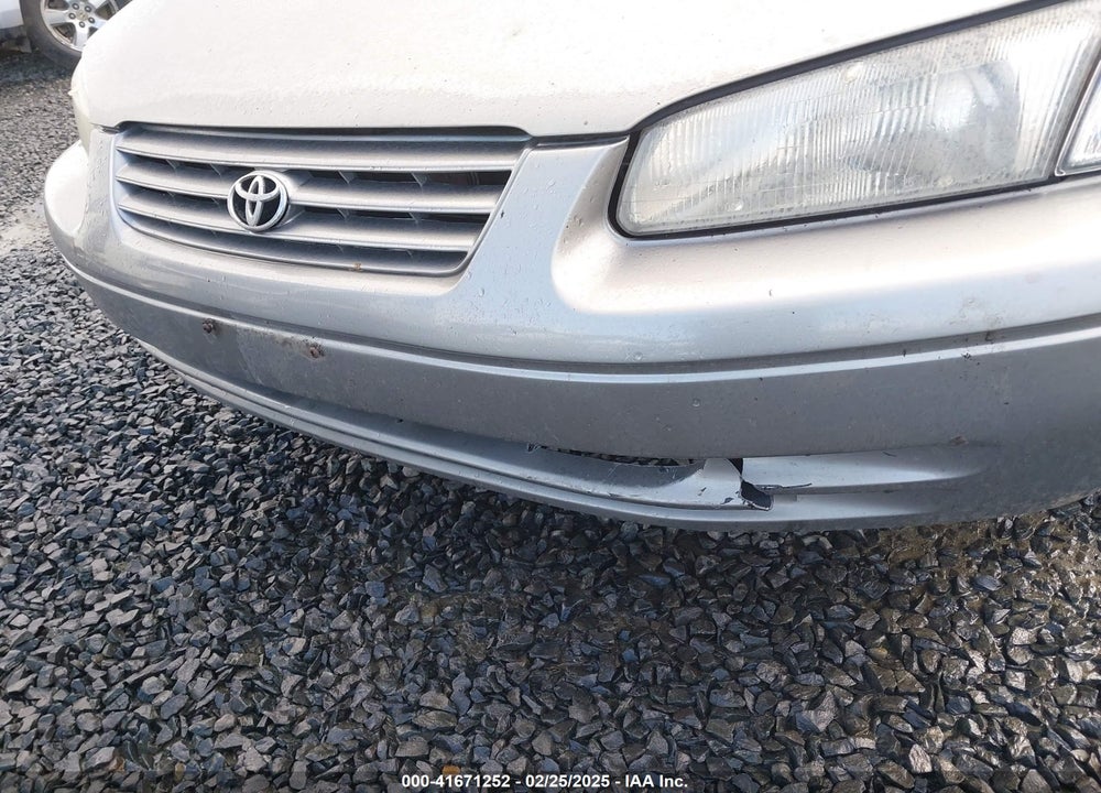 1997 TOYOTA CAMRY LE VIN: JT2BG22K0V0076817
