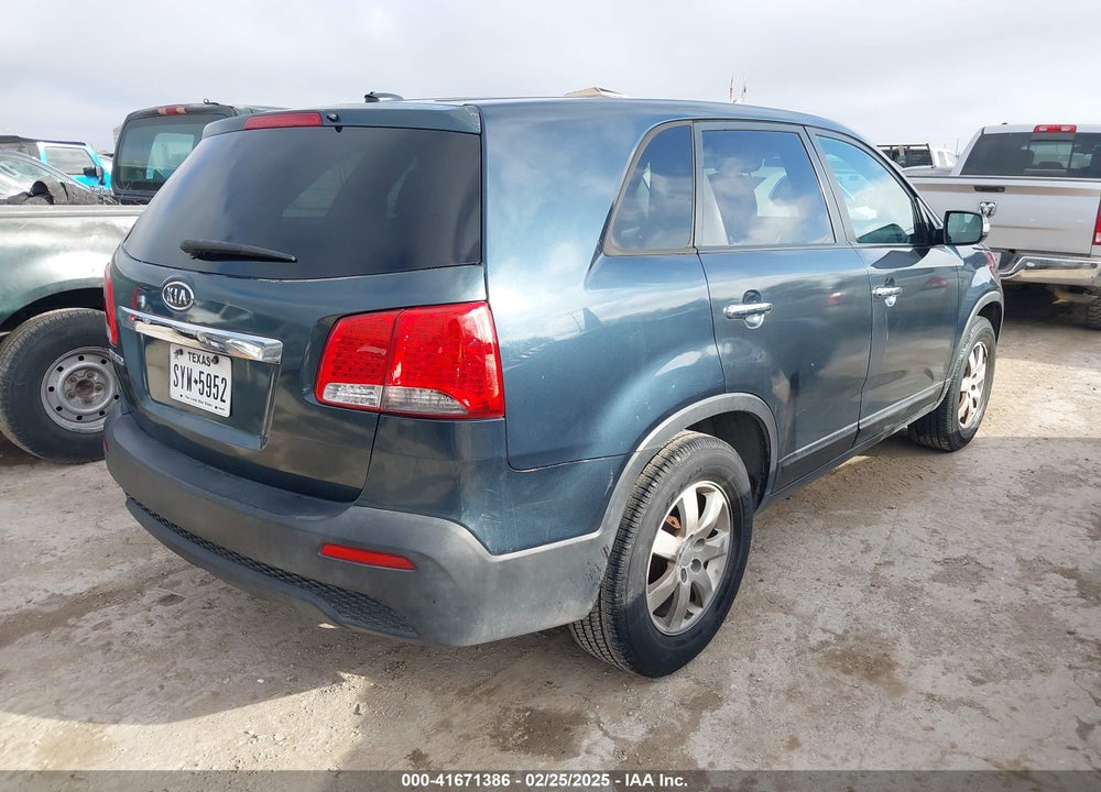 2011 KIA SORENTO VIN: 5XYKT3A16BG065196
