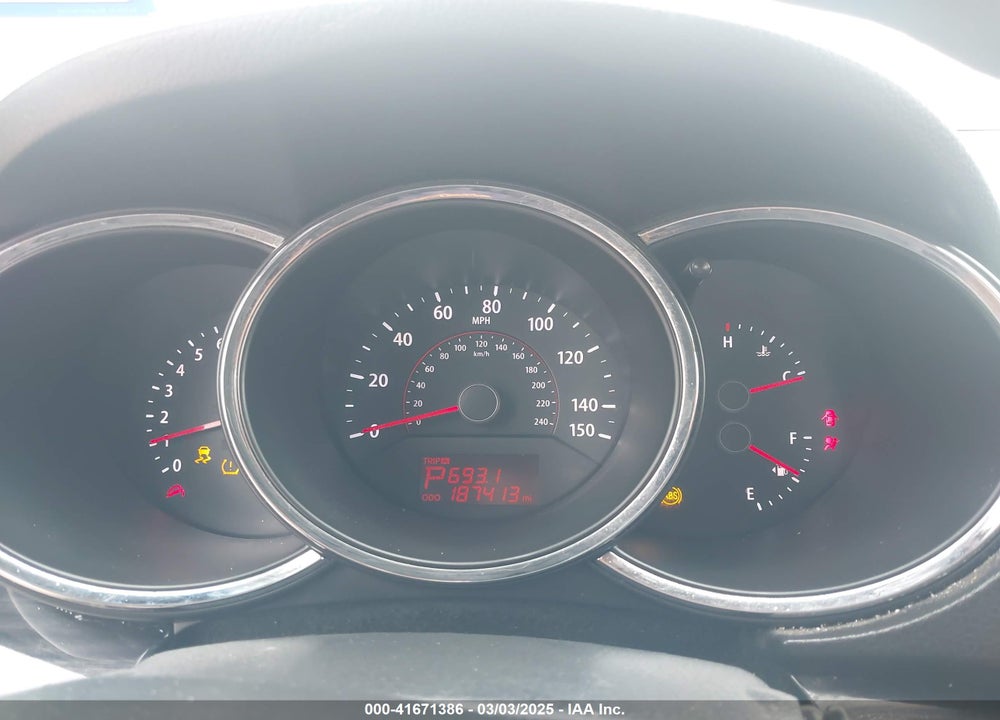 2011 KIA SORENTO VIN: 5XYKT3A16BG065196