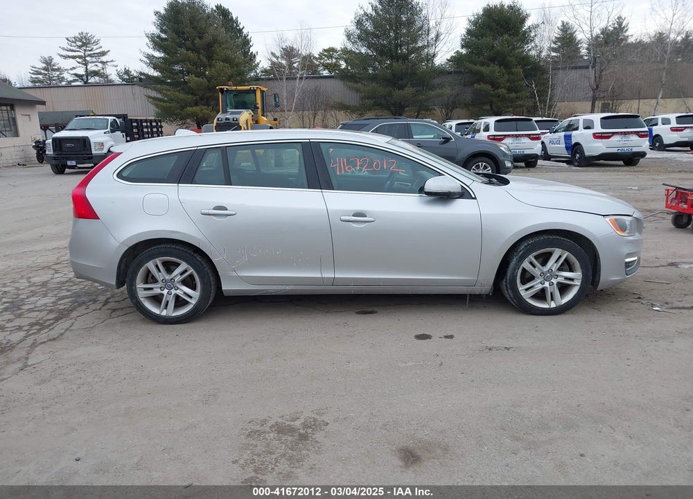 2015 VOLVO V60 VIN: YV126MED4F1206414