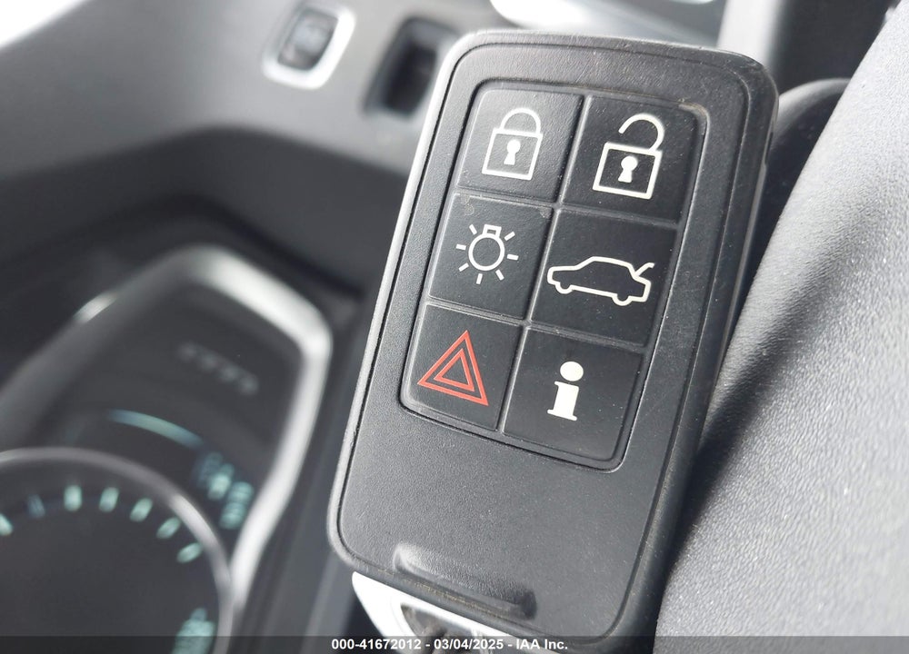 2015 VOLVO V60 VIN: YV126MED4F1206414