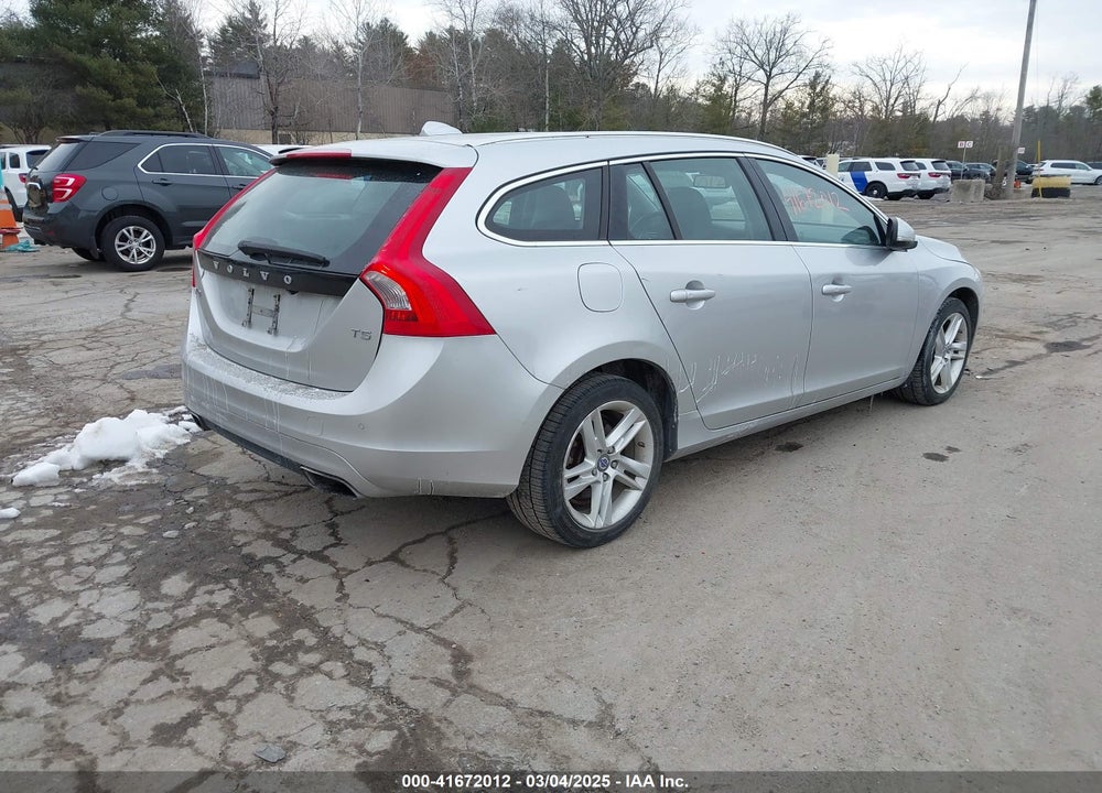 2015 VOLVO V60 VIN: YV126MED4F1206414