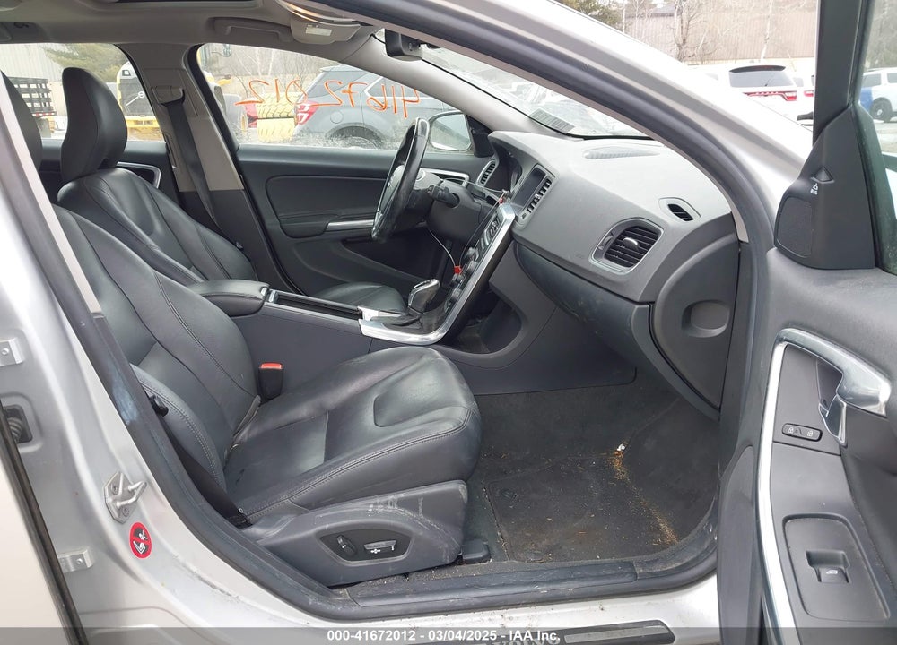 2015 VOLVO V60 VIN: YV126MED4F1206414