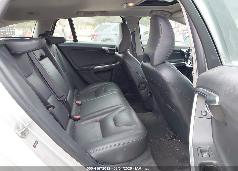 2015 VOLVO V60 VIN: YV126MED4F1206414