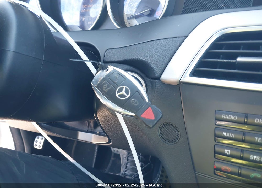 2013 MERCEDES-BENZ C 300 VIN: WDDGF8AB2DR300576